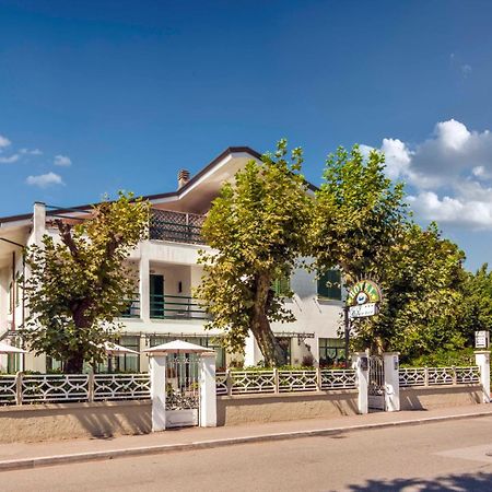 מרינה די מסה Hotel Eura מראה חיצוני תמונה