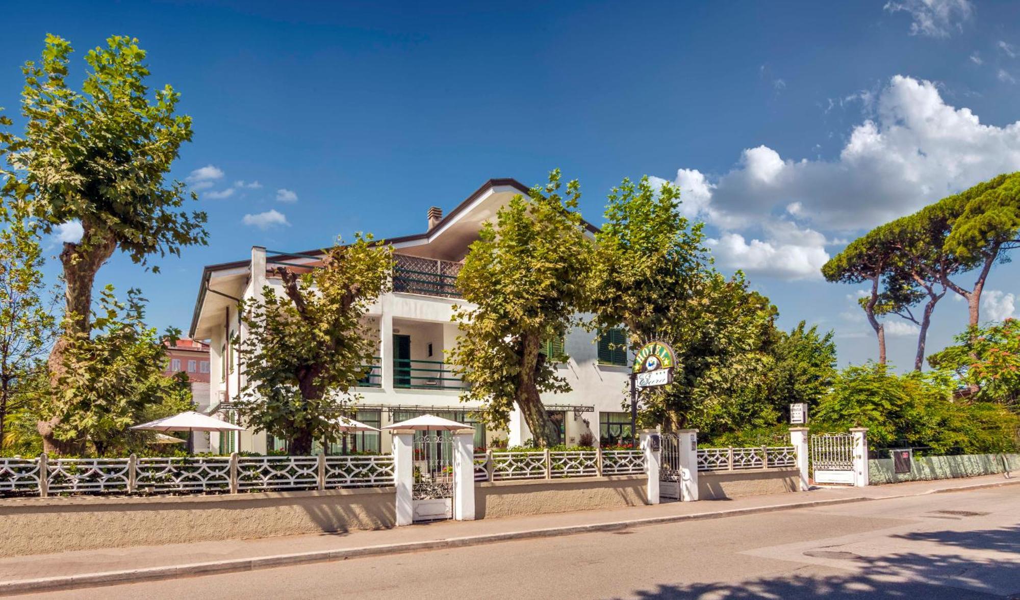 מרינה די מסה Hotel Eura מראה חיצוני תמונה